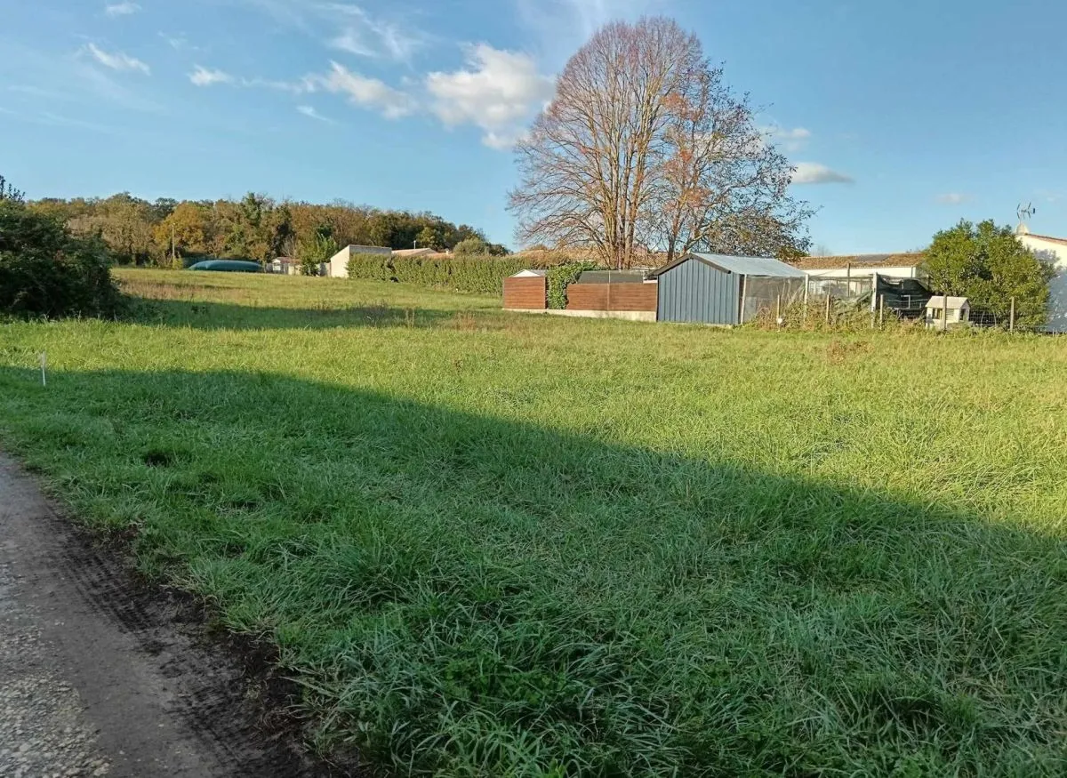 Image 1 Terrain à bâtir de 500 m² à LE GUA (17)